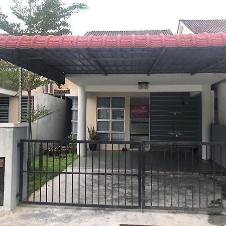 Miker Homestay 세리 이스칸다르 외부 사진