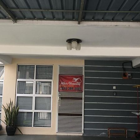 Miker Homestay 세리 이스칸다르 외부 사진