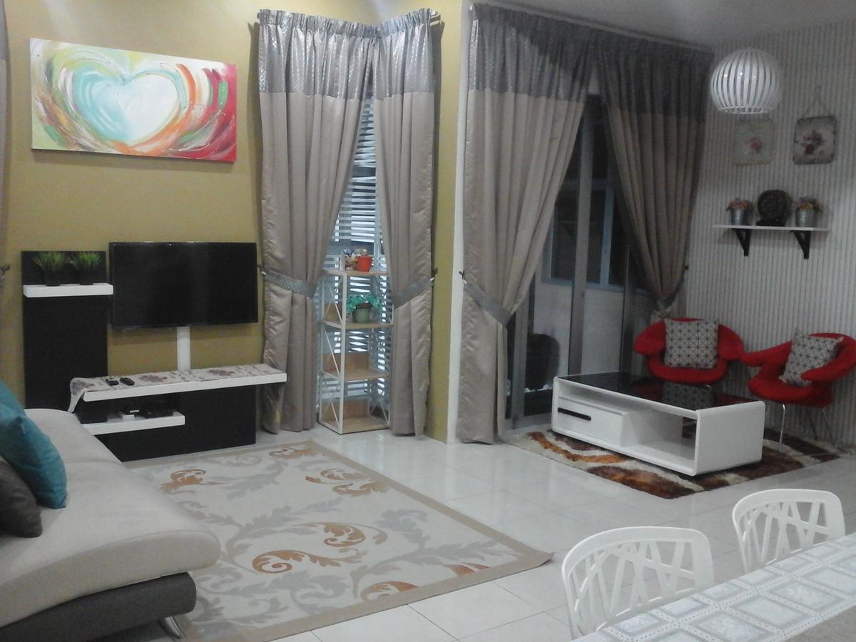 Miker Homestay 세리 이스칸다르 외부 사진
